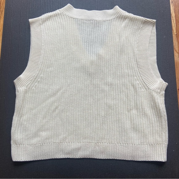 Off White Sweater Vest - Picture 3 of 3